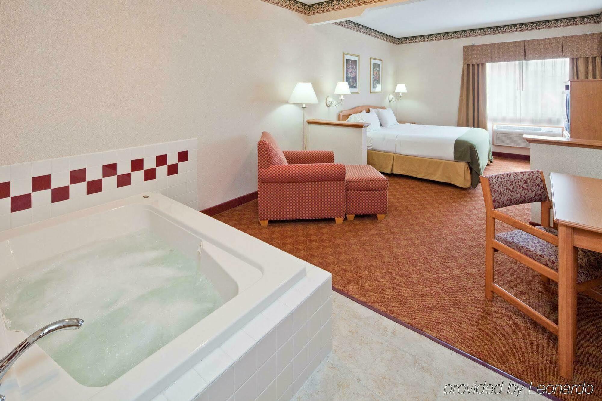 Holiday Inn Express Hotel & Suites Wauseon By Ihg Zimmer foto